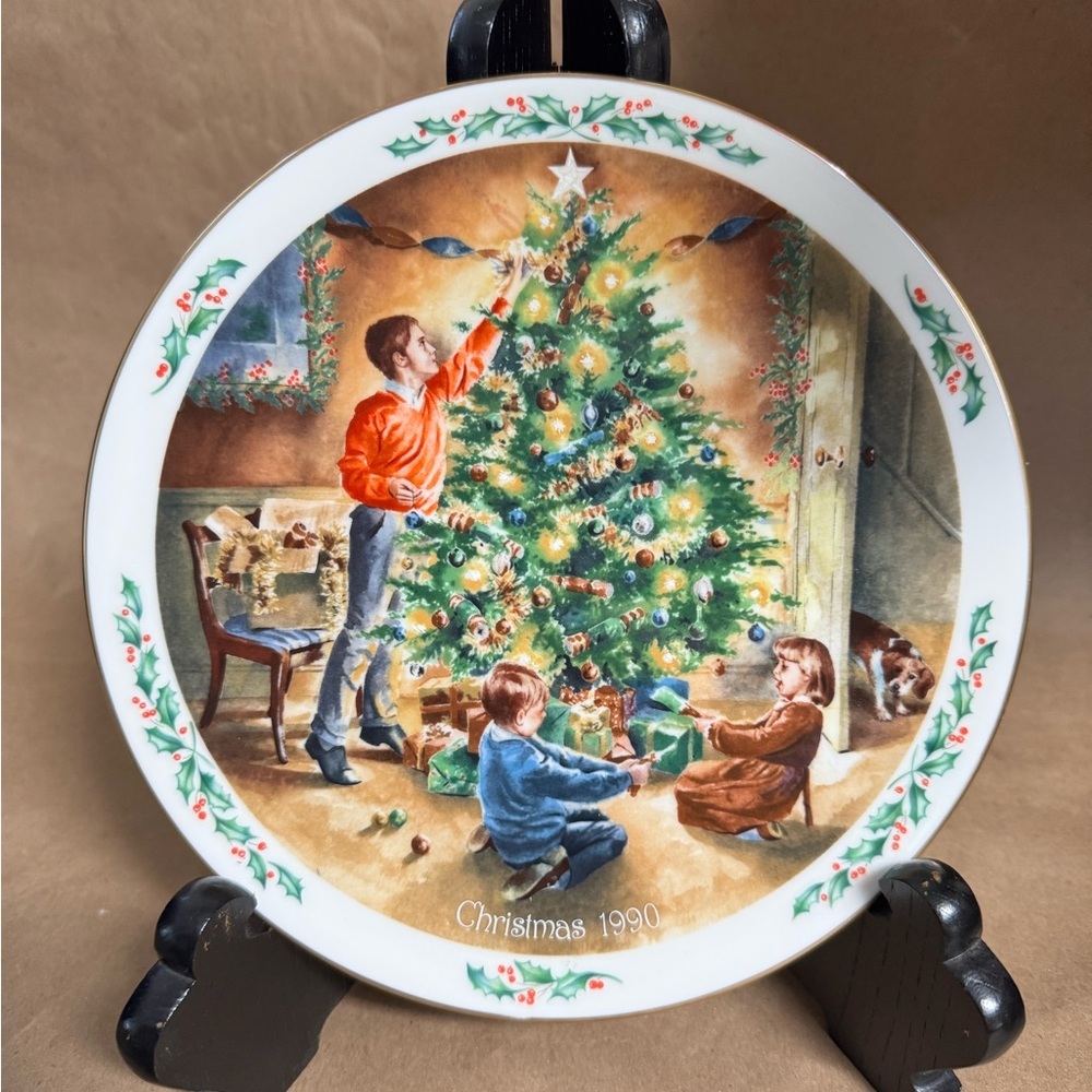 1990 Royal Doulton “The Finishing Touch” 8” Collectible Christmas Plate
